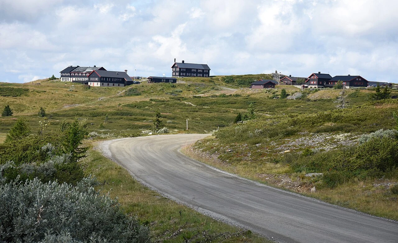 挪威山地道路、坡地与沿线地形